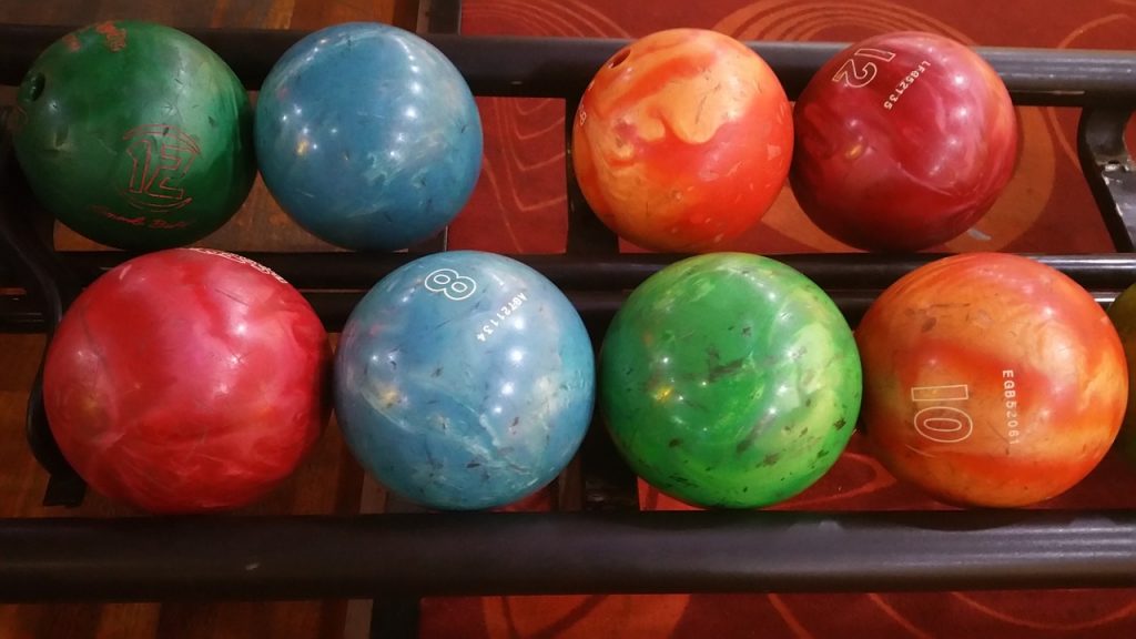 How are bowling balls made? How are bowling balls made?